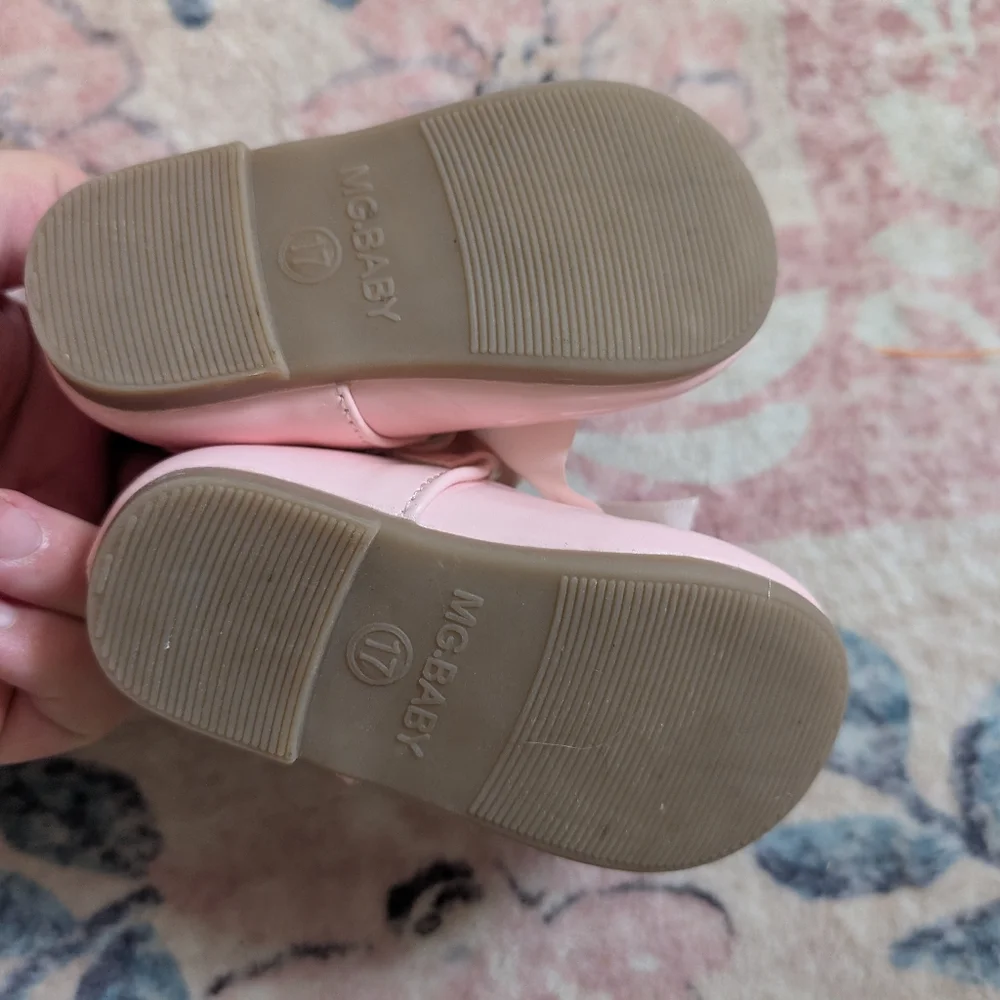 💥3/$24 MG Baby Pink Patent‎ Leather Shoes With Bow